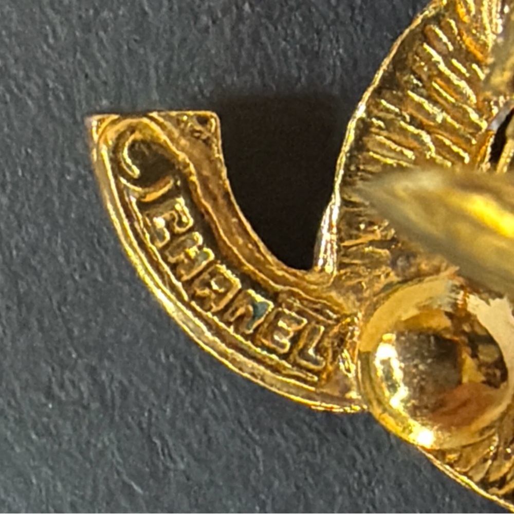 Rare Vintage CHANEL CC Drop 24K GP Medallion Logo Clip Earrings 1980-1990 & COA - Picture 6 of 6
